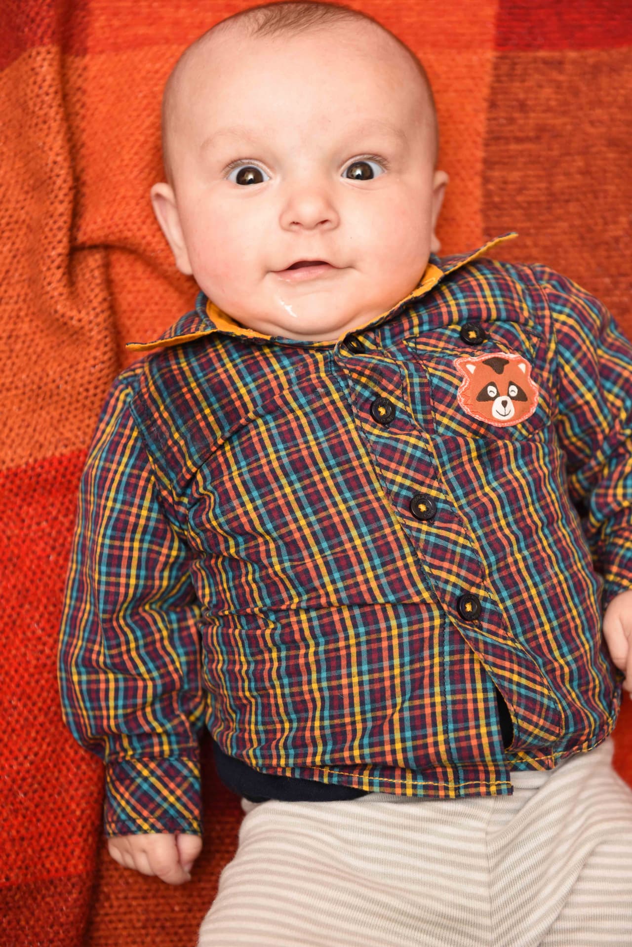 Este bebé tiene tan sólo cuatro meses y ya es un héroe.