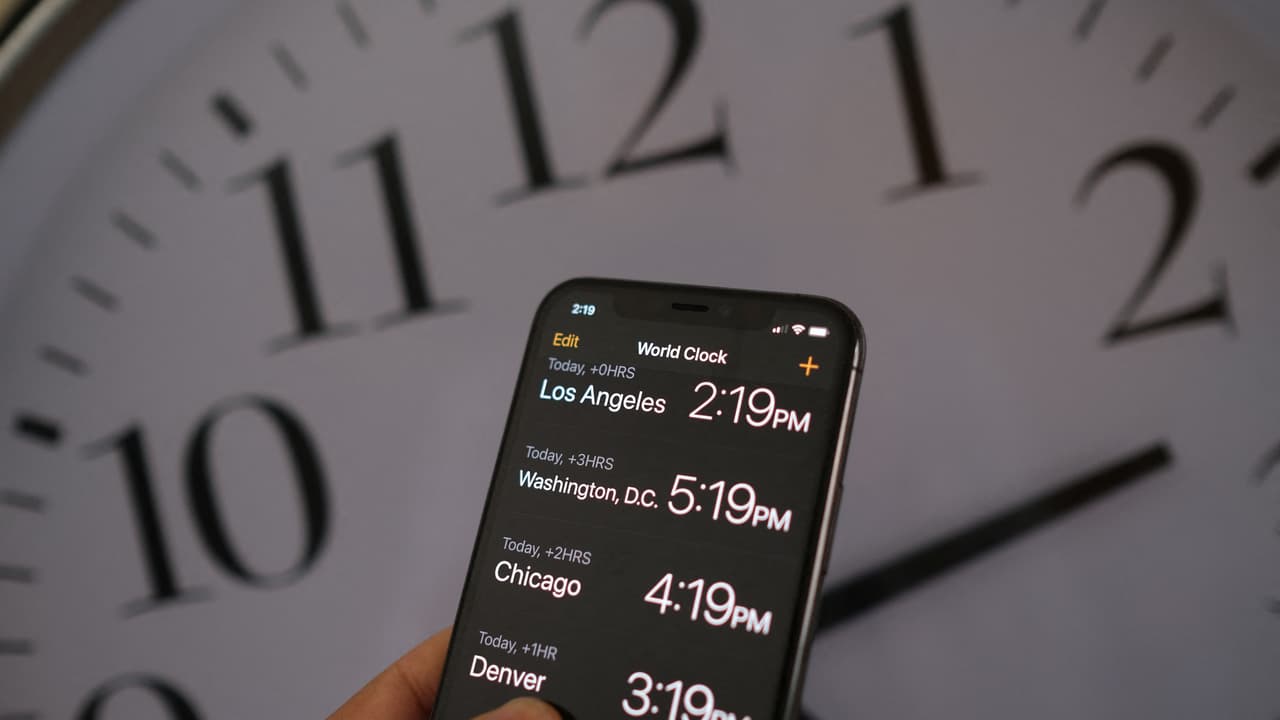 Cambio de hora en EEUU: qué efectos tiene en nuestra salud y qué podemos hacer para minimizarlos