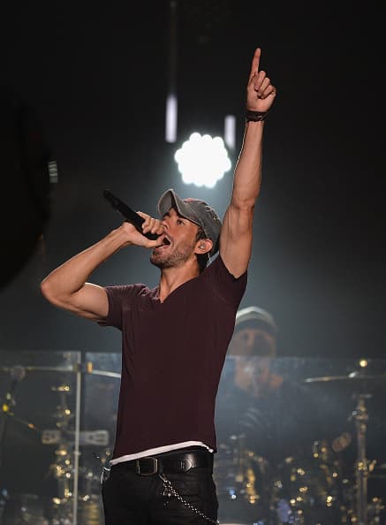 Mientras en Spotify, Enrique Iglesias mantiene el tercer puesto.