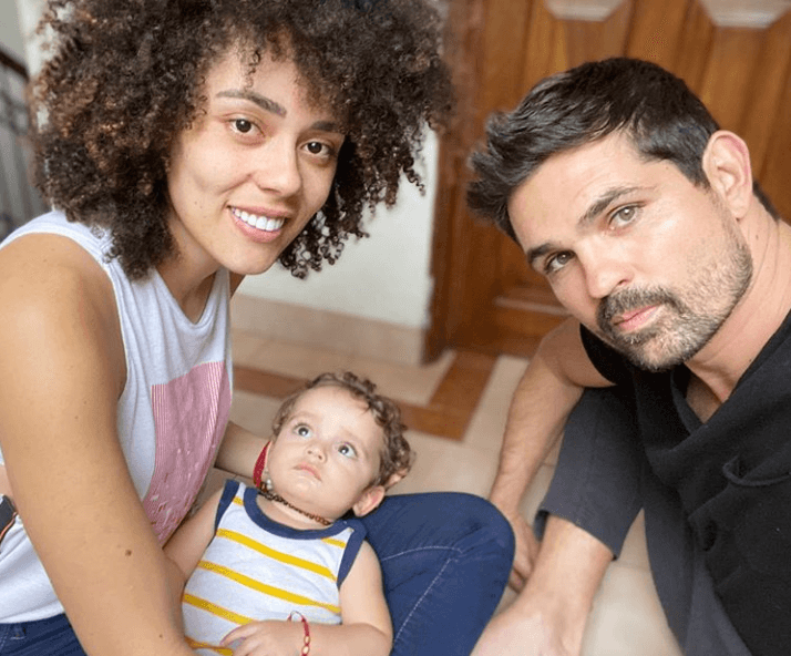 “No, no lo he hecho y no lo voy a hacer. Considero que la principal sanación la tengo en mi propia casa, con su hermanito, con Tadeo, y con Brenda, que es un aliento y me da muchas alegrías todos los días”, afirmó.
<br>