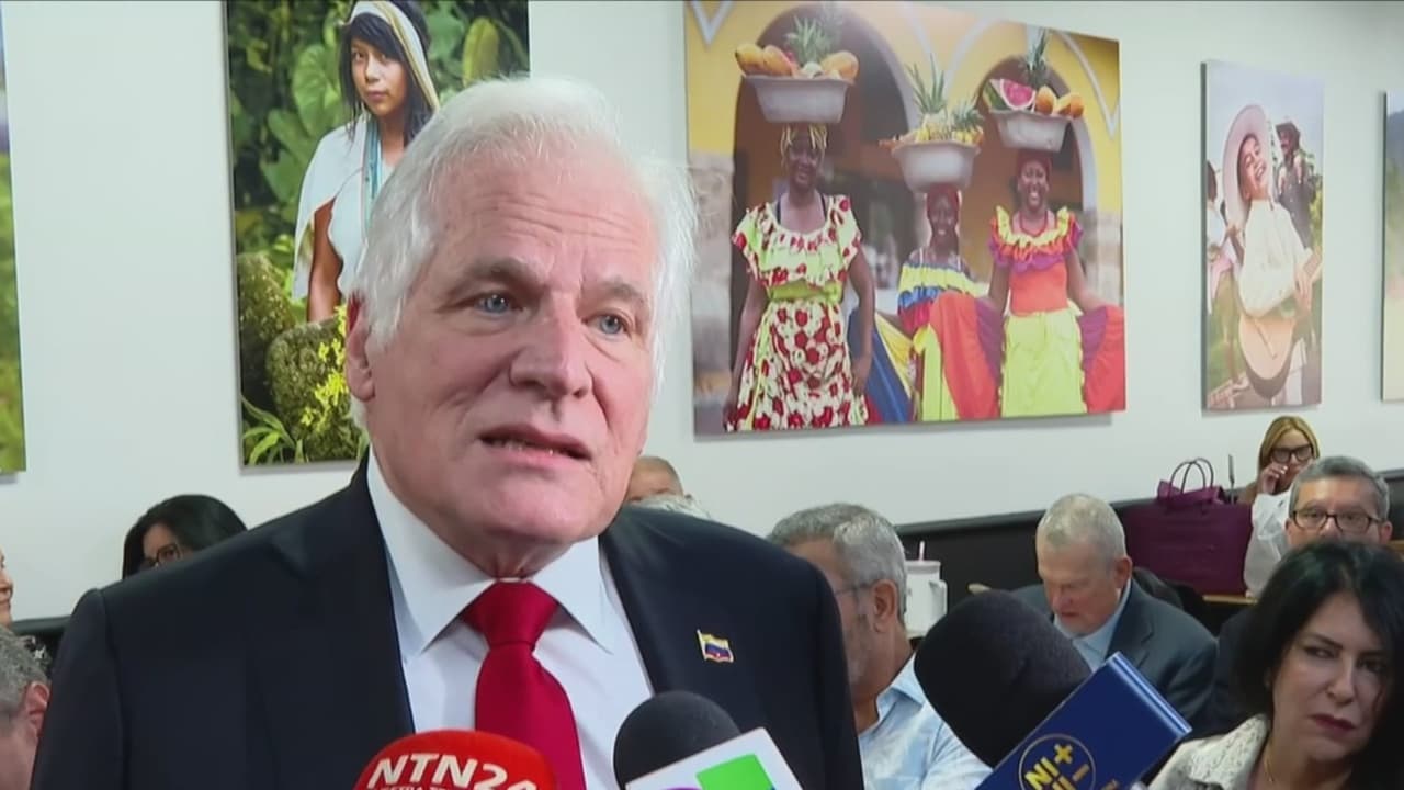 Miguel Uribe Londoño, padre del asesinado Miguel Uribe Turbay, visitó a la población colombiana en Miami