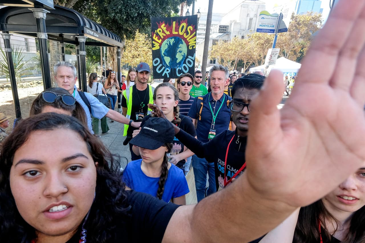 "Científicos, expertos y comunidades han advertido una y otra vez sobre el desastre del medio ambiente a los líderes del mundo y en 2019 no hay ningún cambio en las políticas globales para detener el desastre", aseguró la líder.