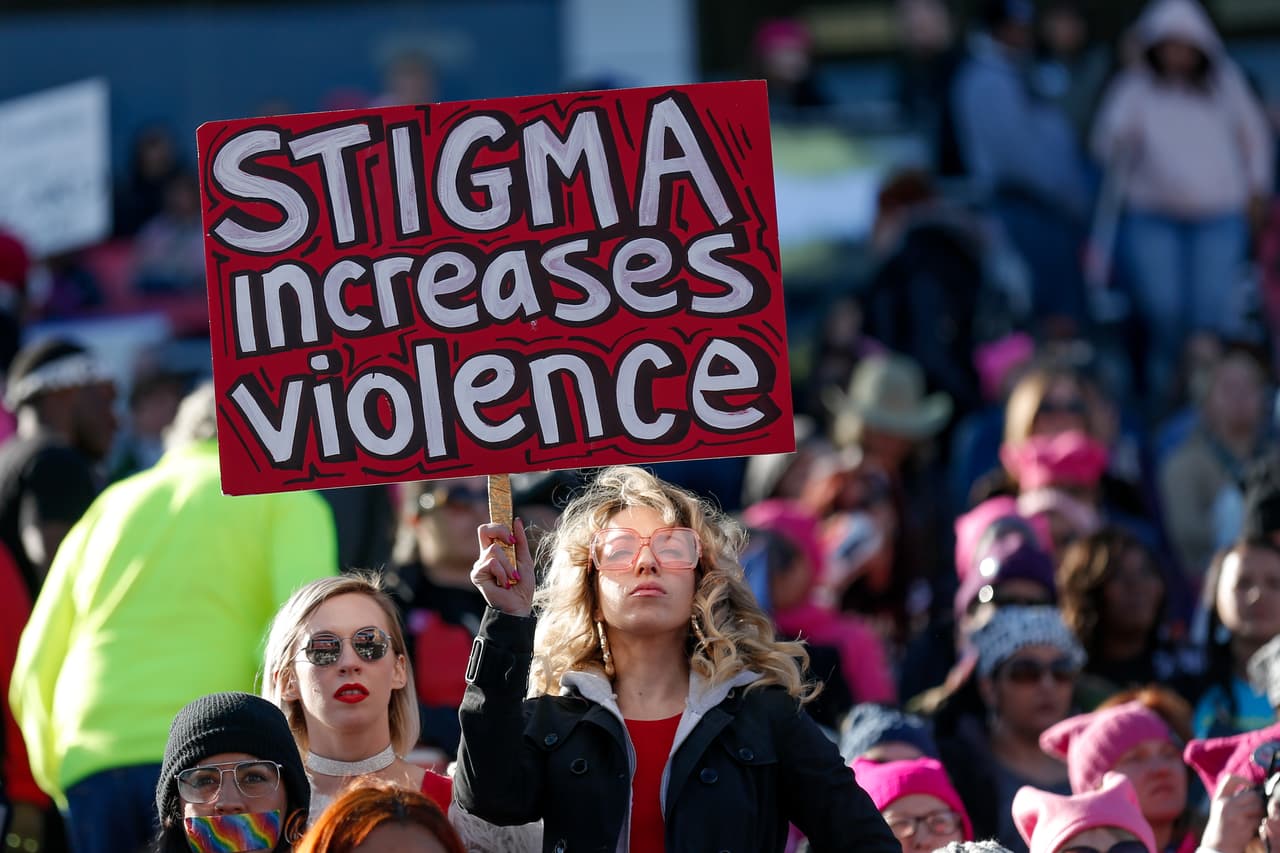 "El estigma incrementa la violencia".