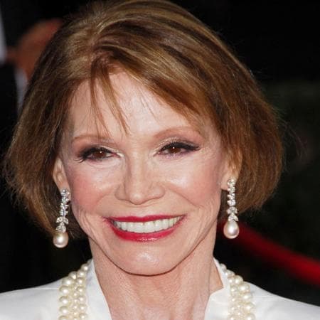 Mary Tyler Moore, recordada por su rol de una carismática ama de casa en el programa clásico 'The Dick Van Dyke Show' en la década de 1960, así como por su propio show que llevaba su nombre, durante la siguiente década, murió el 25 de enero. Tenía 80 años.