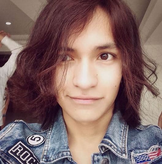 A través de su perfil de Instagram, suele compartir su día a día en el que también incluye sesiones fotográficas de sus nuevos proyectos.