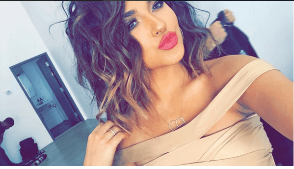 Uno de ellos, muy importante, tiene que ver con su salud ya que debido a las incidencias cósmicas que están ocurriendo en su carta natal alrededor de abril con la entrada retrógrada de Júpiter podría estar padeciendo de fuertes ataques de ansiedad que la mantendrían alejada del escenario público durante un tiempo.