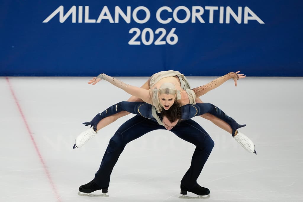 Olivia Smart y Tim Dieck, de España, compiten durante la prueba libre de danza sobre hielo en patinaje artístico en los Juegos Olímpicos de Invierno de 2026, en Milán, Italia, el miércoles 11 de febrero de 2026.