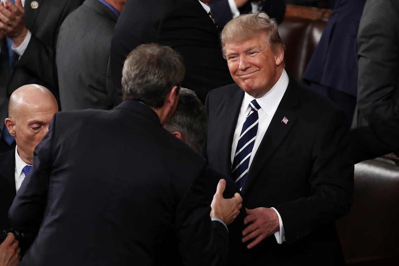 Donald Trump entra al Congreso.