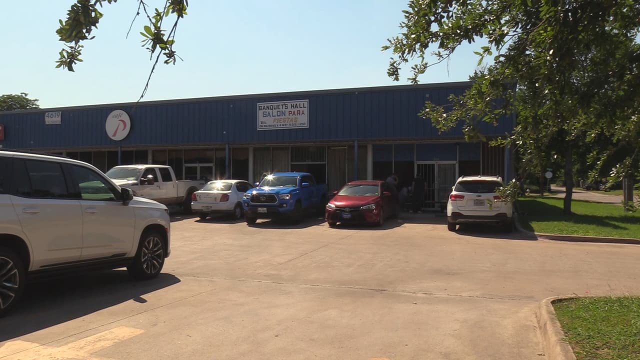 8 personas incluyendo dos menores de edad fueron baleados tras una pelea en una fiesta en Dallas.
<br>