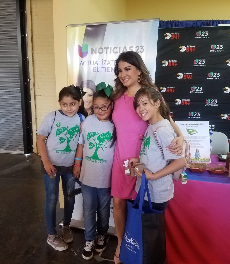 Hoy nuestra meteoróloga platicó con estudiantes sobre el tiempo en el evento Earth X.