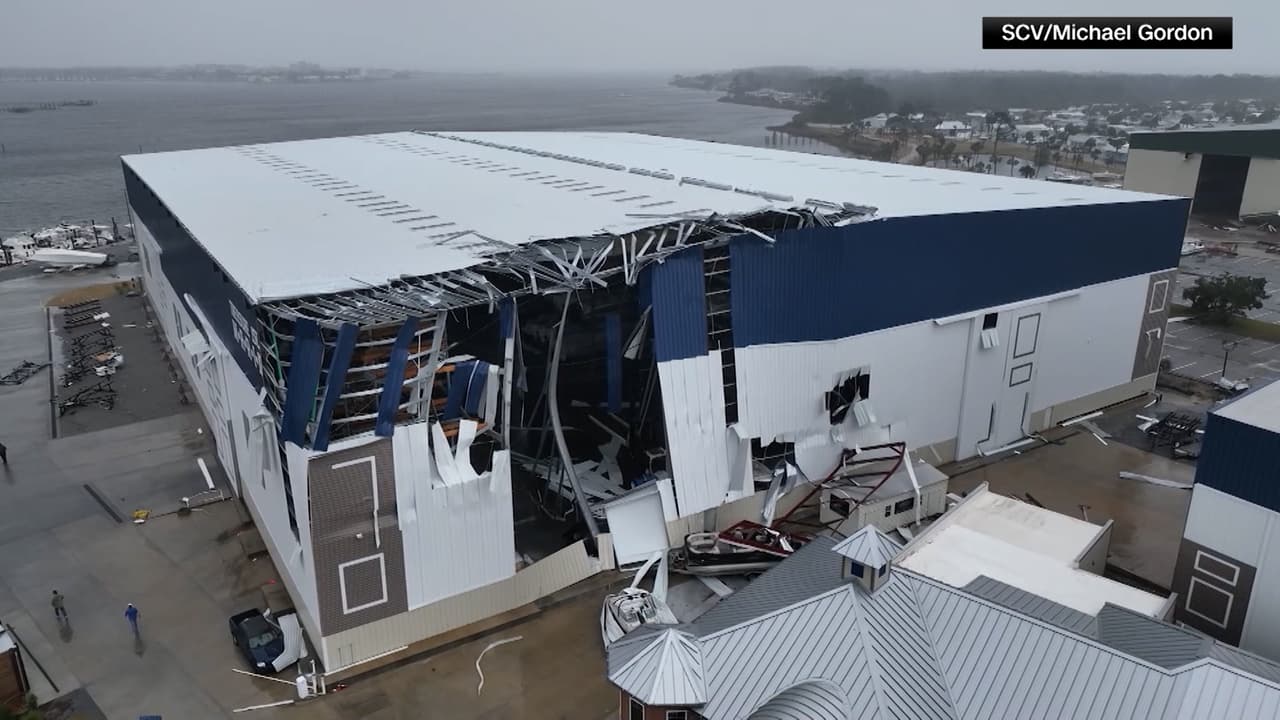 Varias escuelas de la región cerraron y más de 140.000 clientes estaban sin electricidad en Florida, Alabama y Georgia, según el sitio PowerOutage.us.