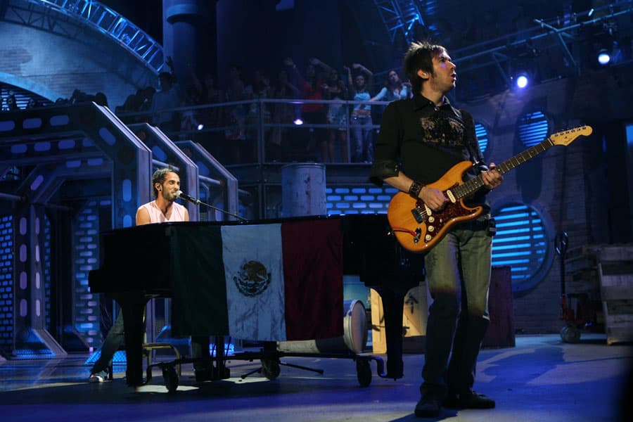 Camila como trío tuvo su primera aparición en el año 2007 con el tema 'Coleccionista de Canciones'.