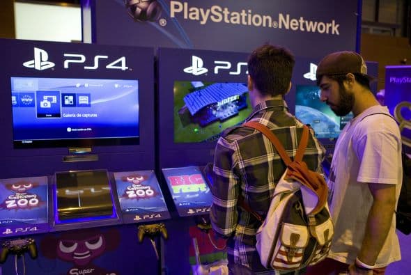 El Playstation 4, con 500 gb, lo encontrarás "también con dos videojuegos"en 399 dólares.