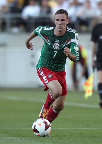 Miguel Layún.- Durante 3 años se buscó lateral sin suerte y por alguna extraña razón los cuerpos técnicos de selección mexicana no habían volteado a ver el trabajo de Layún en América. Miguel Herrera le dio confinanza para hacer el mismo trabajo que en América y como resultado de esto, es altamente probable que lo veamos en Brasil 2014.