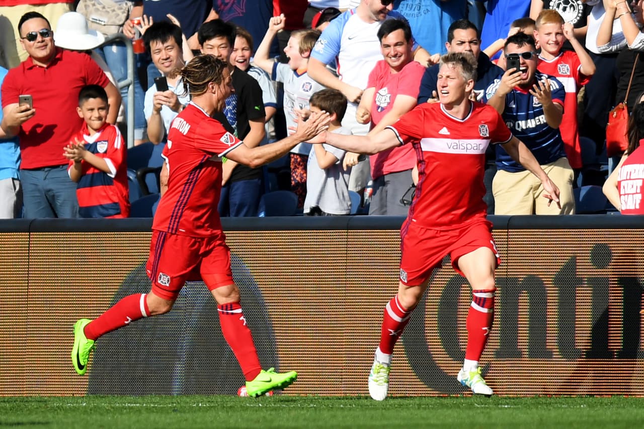 ¡Sin piedad! Chicago destrozó a New England con los goles de Schweinsteiger y Nikolic