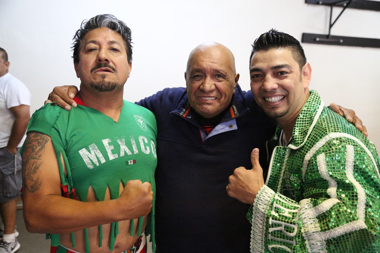 Así pagó la apuesta El Feo a Raúl 'El Pelón' después de la derrota de Julio César Chávez Jr.