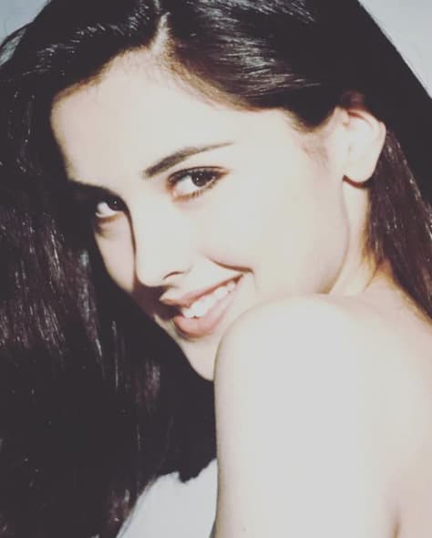 Natalia Esperón comenzó su carrera desde que tenía 13 años en el modelaje y pronto alcanzó la fama y se convirtió en una estrella juvenil.