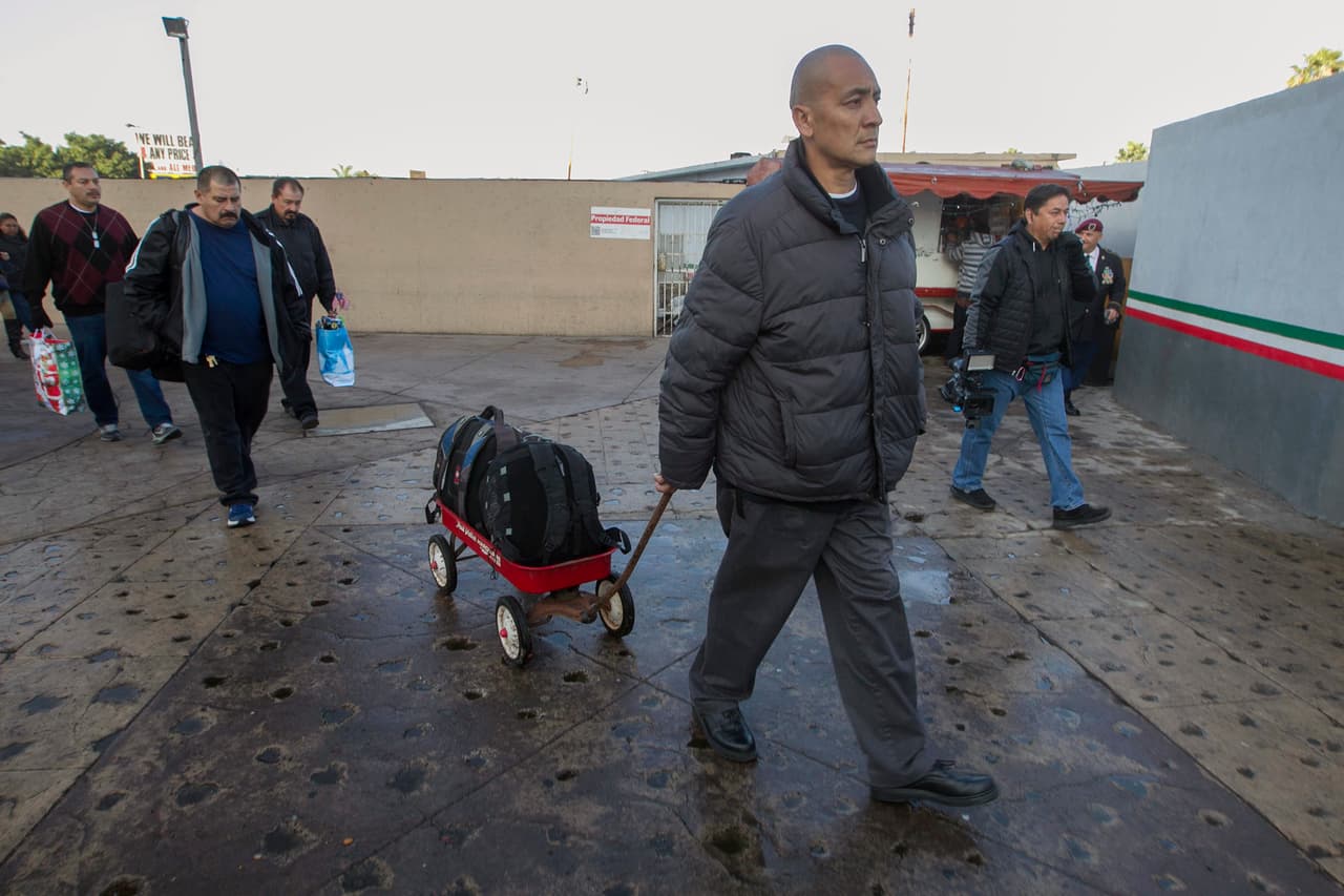 Exmarine deportado a México hace 15 años regresa a EEUU tras ganar batalla legal