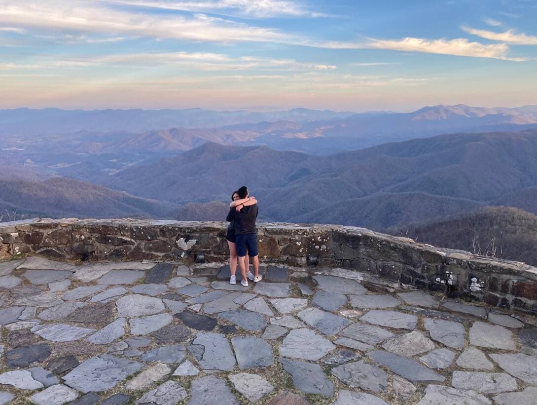 <b>Vivan una aventura de altura.</b> Dentro de las zonas altas de Carolina del Norte que podrían visitar destacan 
<b><a href="https://www.univision.com/local/north-carolina-wuvc/wayah-bald-lookout-tower-vistas-mas-impresionantes-carolina-del-norte-fotos">miradores impresionantes</a></b> que les permitirán vivir una aventura inolvidable.