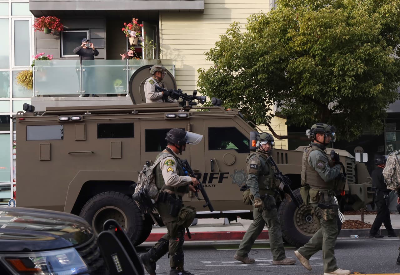 Incluso se necesitaron refuerzos del Departamento del Alguacil del condado de Santa Barbara.
<br>