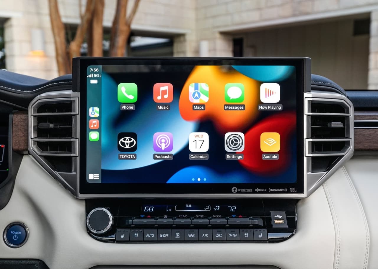 La Toyota Sequoia 2023 se rejuvenece adoptando un estilo moderno, una cabina tecnológica y un sistema de propulsión híbrido.