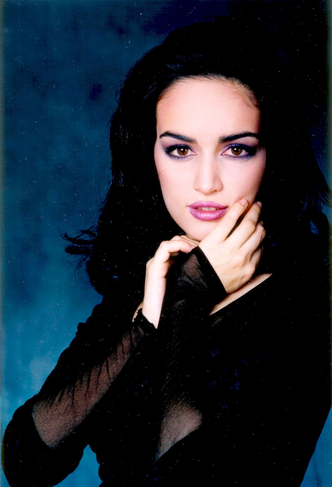 Producida por Epigmenio Ibarra, la telenovela contó con las actuaciones de Angélica Aragón, Fernando Luján, Plutarco Haza, Ana de la Reguera, Cecilia Suárez, Eduardo Arroyuelo, Gian Piero Díaz y Álex Perea.