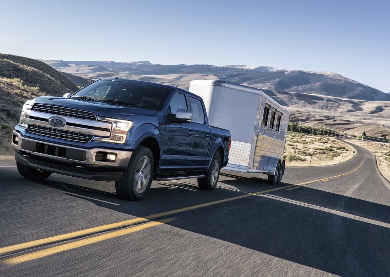 <b>Pickup grande de trabajo liviano:</b> 
<b><a href="http://www.univision.com/noticias/ford/ford-f-150-2018-ford-pule-la-joya-de-su-corona-fotos" target="_blank">Ford F-150</a></b>
<br>
<br>La pickup de trabajo liviano más vendida del planeta es también la que más poder de atracción ejerce sobre sus dueños. Sus fans se cuentan por generaciones y sus ventas siguen creciendo a pesar de un enfriamiento general en las ventas de vehículos mientras que sus feroces competidores parecen incapaces de alcanzarla. Por algo será.
<br>
<br>Finalistas:
<br>- Nissan Titan 
<br>- Chevrolet Silverado (empate)
<br>- GMC Sierra (empate)