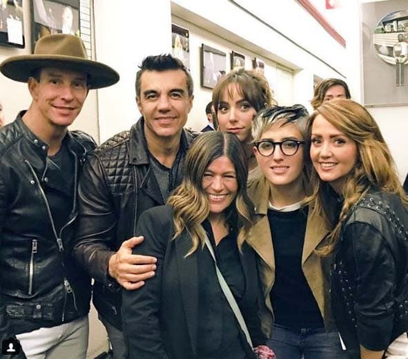 Adrián Uribe, Martha Figueroa, Maca, Natalia Téllez y Andrea Legarreta estuvieron felices con la invitación al gran concierto de Sasha, Benny y Erik.