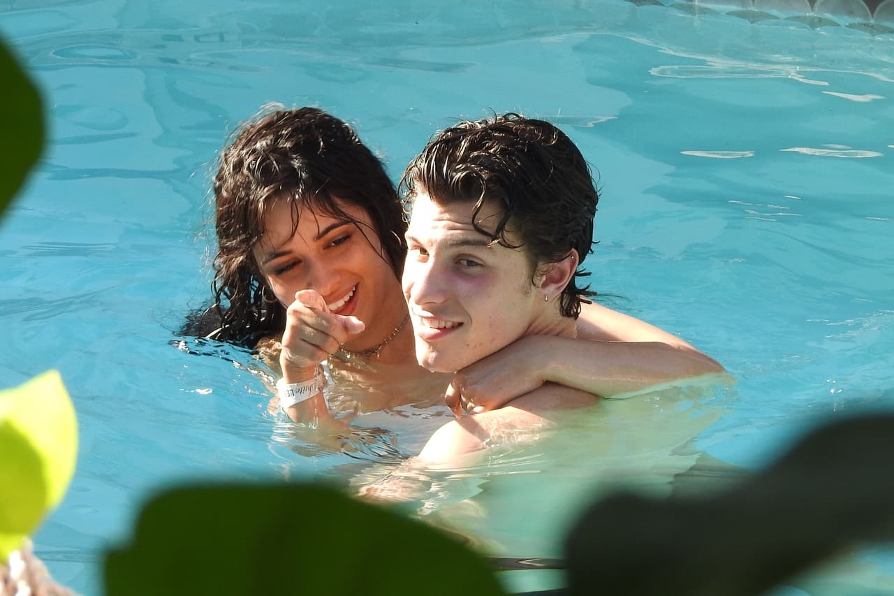 Gracias al cuestionamiento de una fan, reveló desde cuándo él y la intérprete de 
<b><a href="https://www.youtube.com/watch?v=BQ0mxQXmLsk" target="_blank">'Havana'</a></b> empezaron a salir formalmente en plan romántico. 
<br>