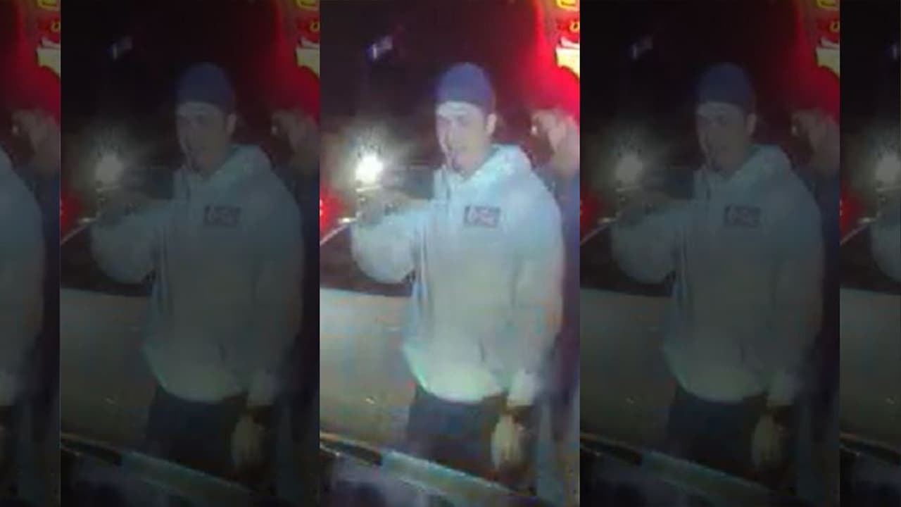 El Departamento de Policía de Atlanta publicó cuatro fotos el lunes con la esperanza de que alguien reconozca a los hombres.