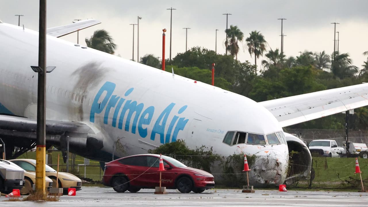 Esto sabemos de los trabajadores hispanos fallecidos en el choque del avión de Amazon en Miami; se anunció una demanda