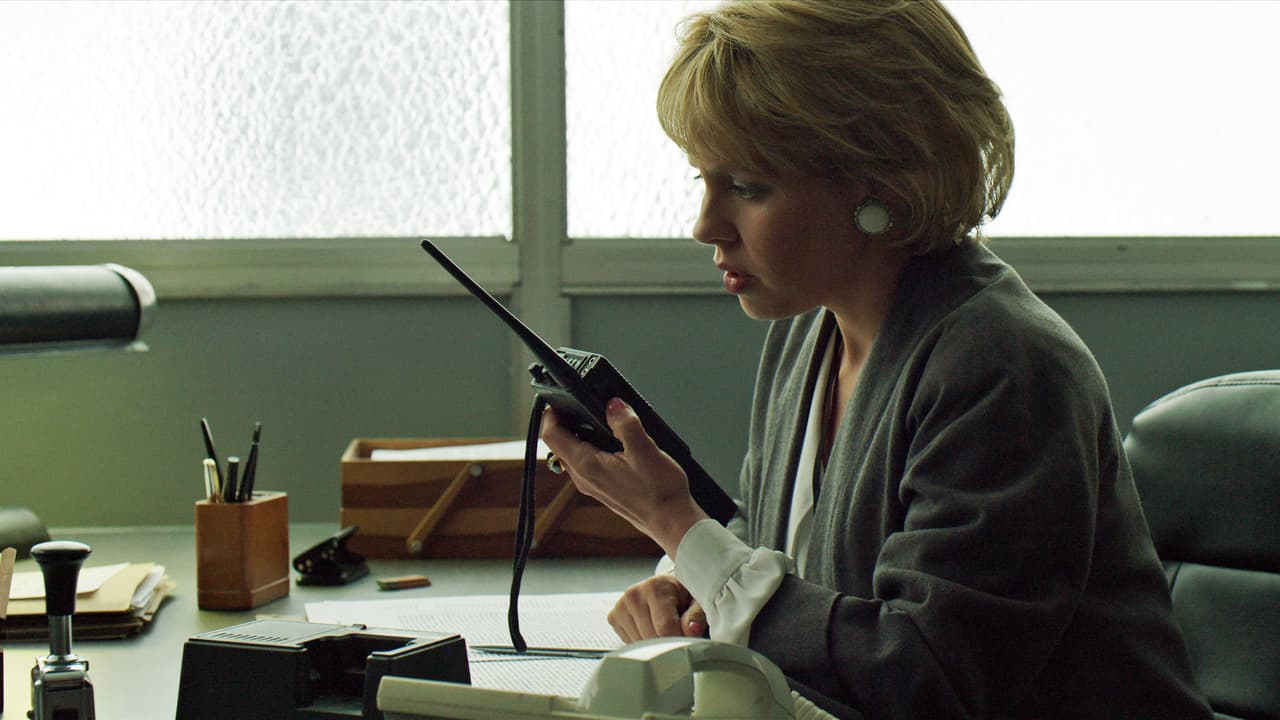 After meeting with his lawyer to organize the breakout, 'La Licenciada' showed him the recording of the conversation revealing his escape, so he returned to 'Los Acolchonados' immediately. Before that, she made it clear that no one escapes from Almoloya.