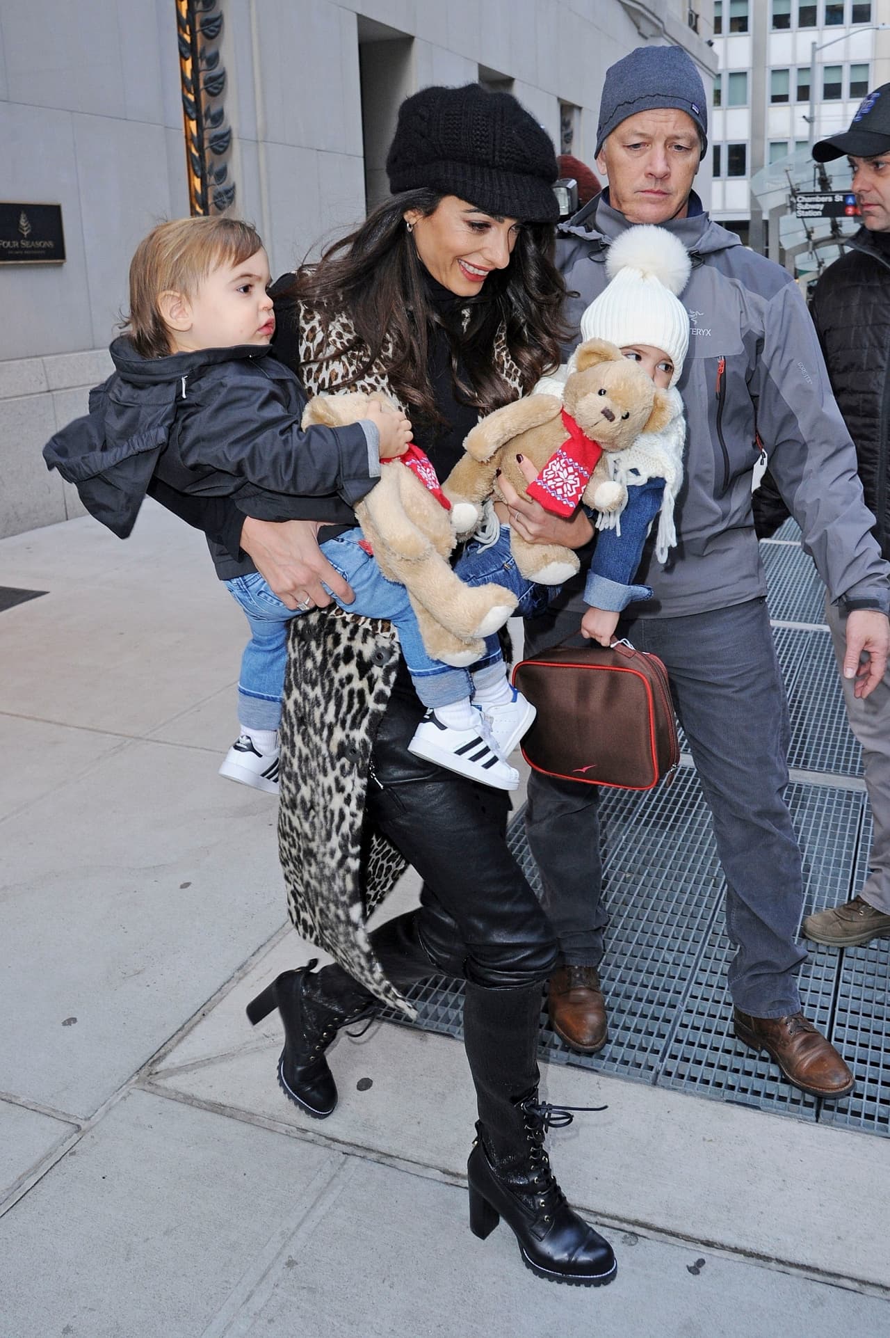 Clooney destacó que los pequeños, Alexander y Ella, ya se saben a la perfección el abecedario en inglés e italiano.