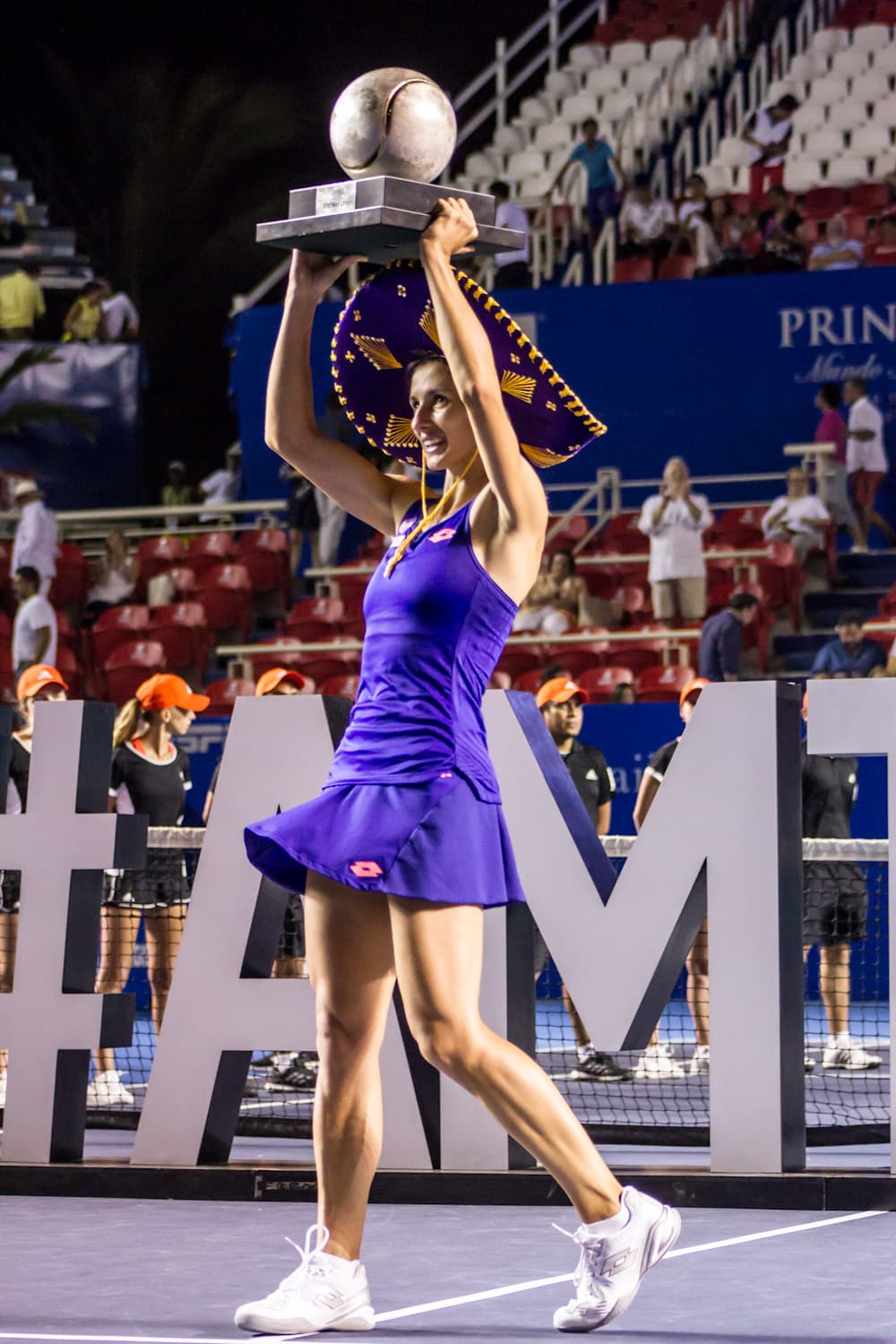 Con la participación de figuras como Novak Djokovic, Rafael Nadal, Marin Cilic y Juan Martín del Potro, el Abierto Mexicano de Tenis tuvo su mejor torneo varonil en el bello puerto de Acapulco. El estadounidense Sam Querrey se coronó en el certamen de caballeros, mientras que la ucraniana Lesia Tsurenko hizo lo propio en el femenino.