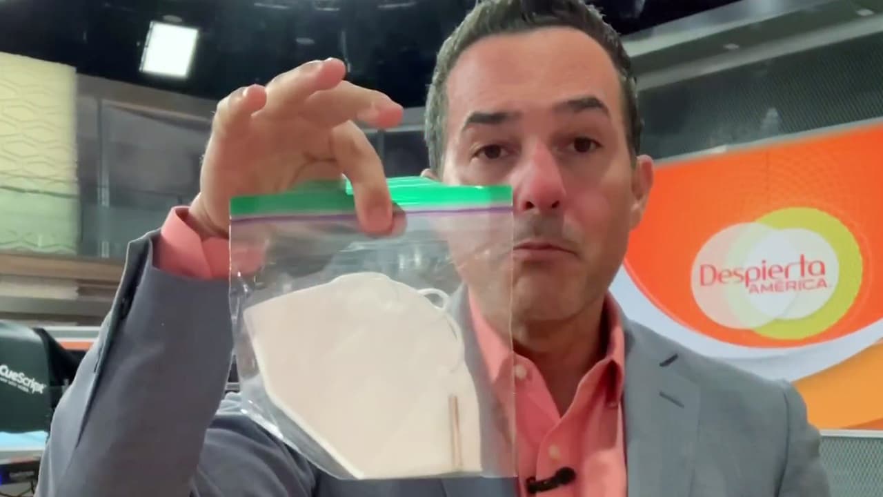 Pero además, nos mostró el impresionante 
<a href="https://www.univision.com/shows/despierta-america/la-minuciosa-rutina-de-carlos-calderon-cuando-tiene-que-salir-de-casa-y-el-sorprendente-orden-de-sus-cubrebocas-video">orden y organización</a> con los que se previene del covid-19.