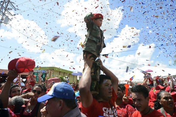 "Trata de meternos en un pantano", indicó antes Capriles al responder a nuevas supuestas denuncias de financiación ilegal.