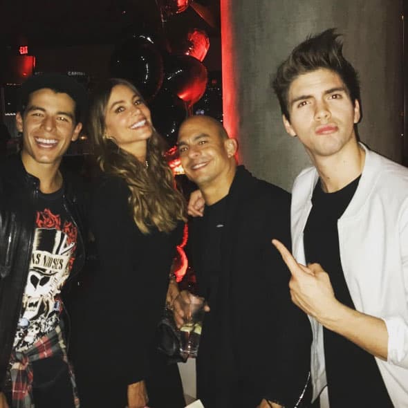 Manolo y Sofía con Johann Vera, finalista de la primera temporada de '
<a href="http://www.univision.com/shows/la-banda">La Banda</a>'.