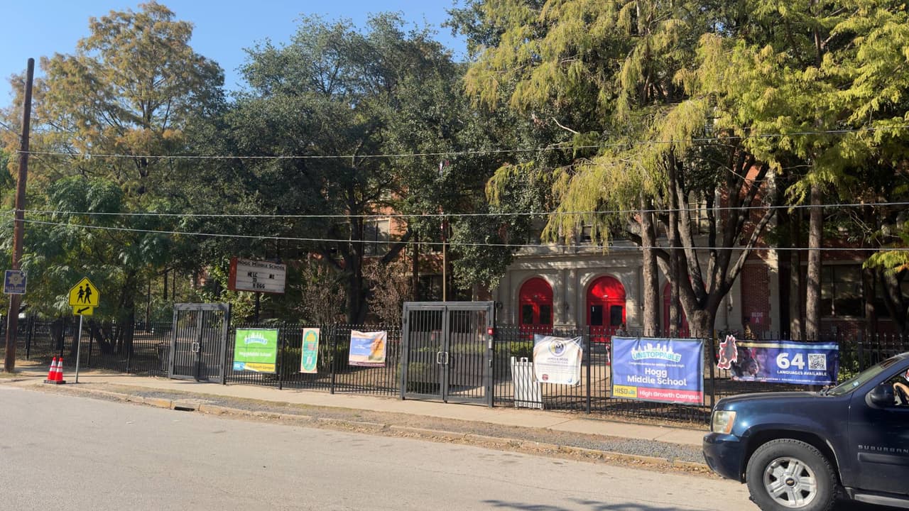 Hallan un arma en Hogg Middle School: Un estudiante fue puesto bajo custodia