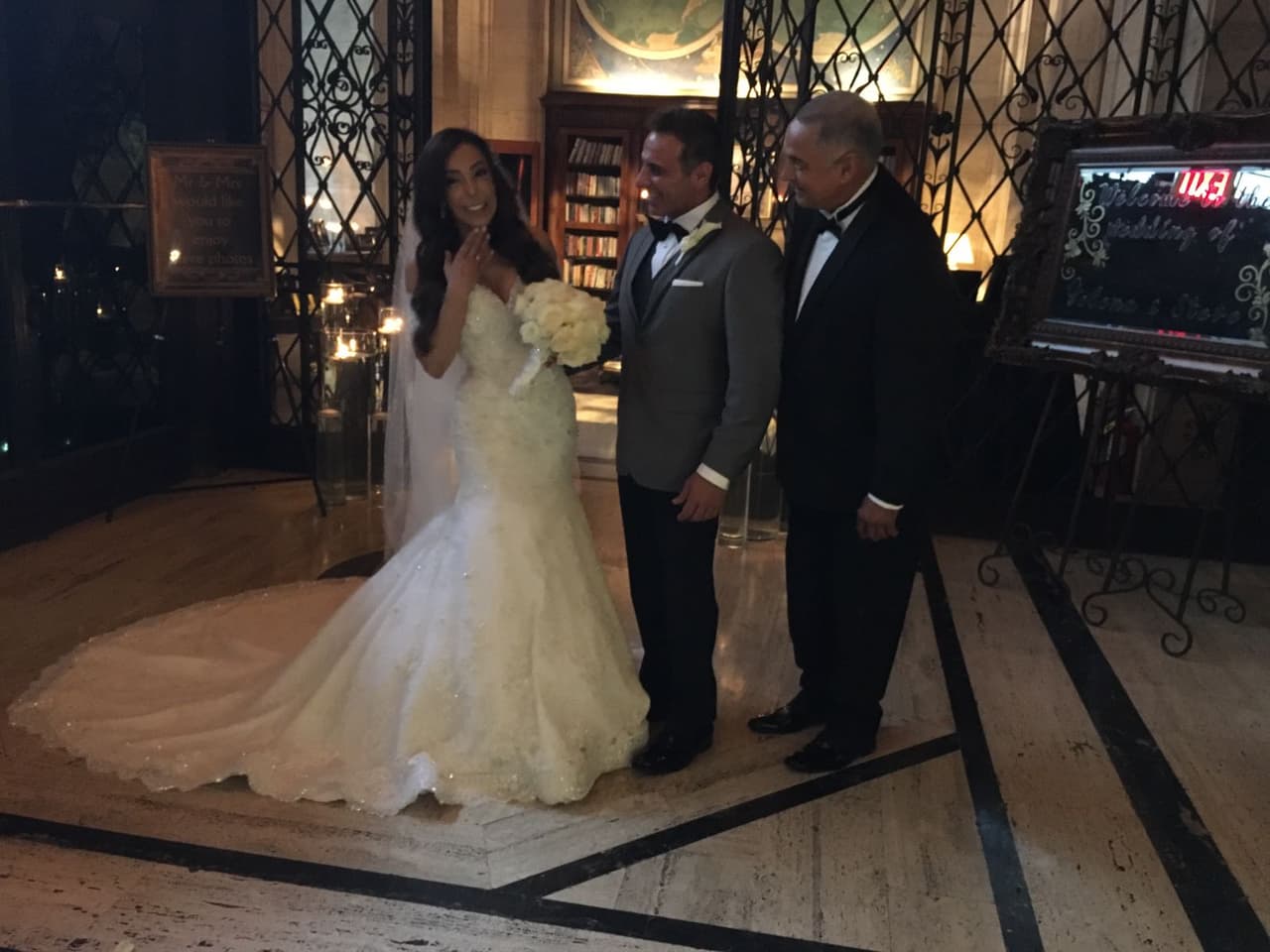 Las invitaciones indicaban que la etiqueta era rigurosa, todos cumplieron con la petición.