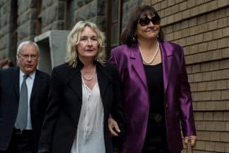 June Steenkamp a su llegada a la corte.