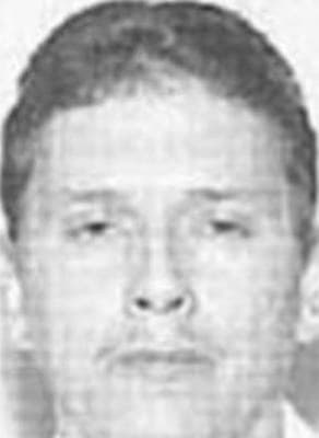 <b>José Benítez</b> es buscado por su presunta participación en un plan multimillonario para estafar a Medicare en el área de Miami-Dade. El FBI cree que pudo haber viajado a Cuba, República Dominicana o Nicaragua.