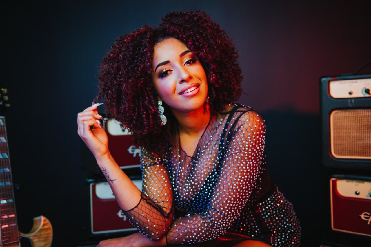 Estudió en el Berklee College of Music, de donde se graduó con honores Summa Cume Laude, en un periodo de tres años (la carrera dura cuatro).