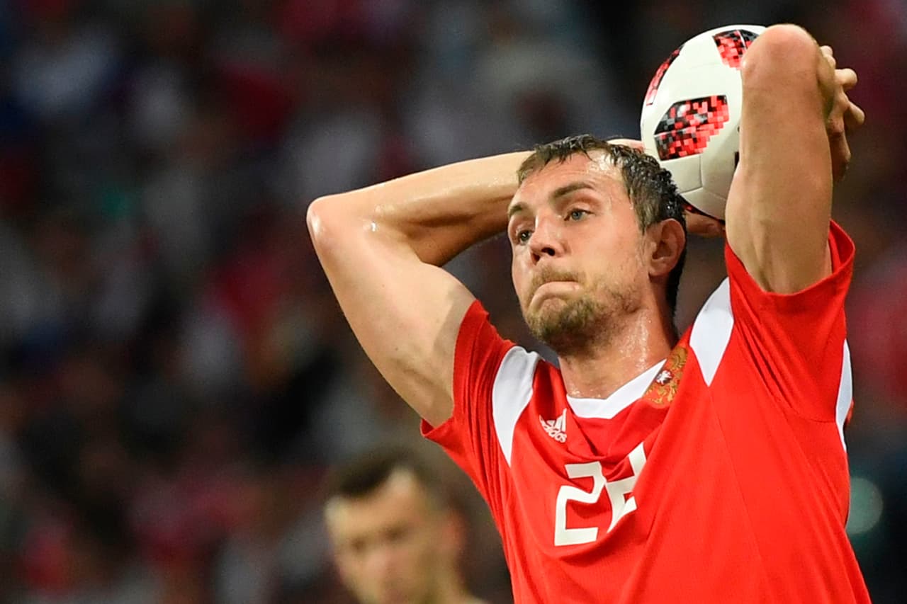 Un opcionado más se despidió en cuartos, el "goleador del pueblo" Artem Dzyuba (Rusia), quien no tuvo suerte en el juego frente a Croacia en Sochi y se quedó con tres anotaciones.