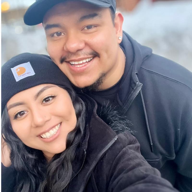 El joven padre de familia perdió la vida el fin de semana pasado: "La camioneta estaba mal estacionada en una pendiente y de repente se soltó el freno o la palanca y rodó para atrás", dijo Sara Muñoz, cuañada de Jonathan.