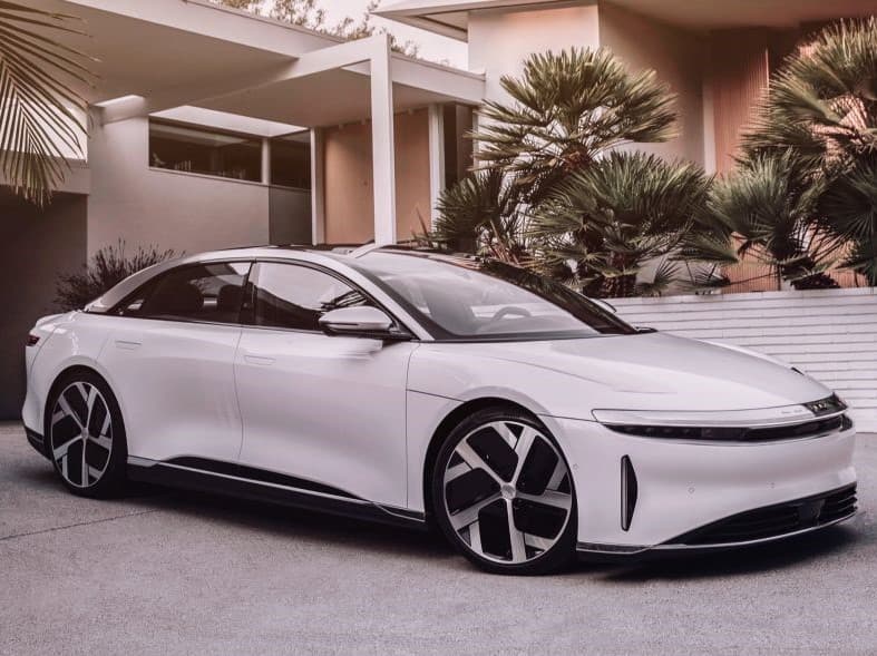 Un nivel más arriba, se encuentra la variante Air Grand Touring, la cual saldrá a la venta durante el segundo trimestre de 2021 con una etiqueta de 139,000 dólares. Su potencia se eleva a los 800 caballos de fuerza, lo cual se traduce a una aceleración de 0 a 60 mph (98 km/h) en 3 segundos y una velocidad máxima de 168 mph (270 km/h). Así también, recorre el cuarto de milla en 10.8 segundos a 133 mph (214 km/h).