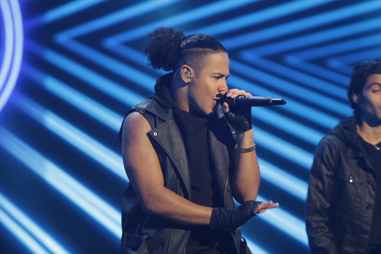 Y puso a bailar a todas las chicas.