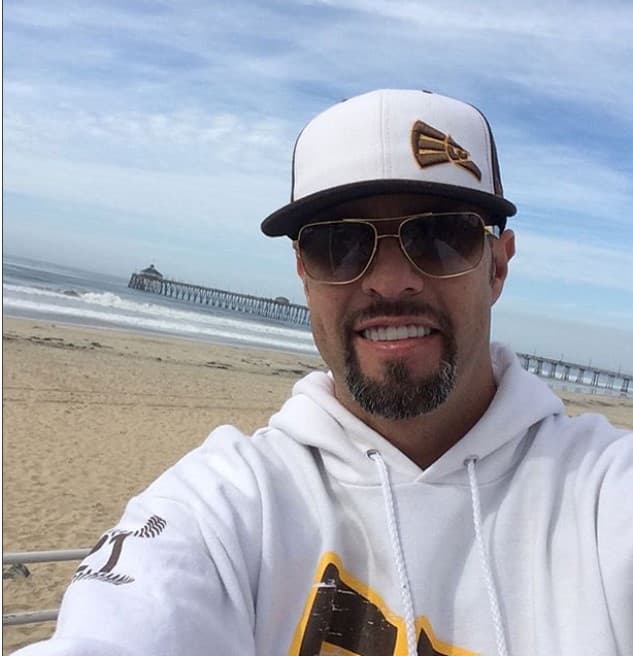 Aunque algunas de sus relaciones terminaron en malos términos, su expareja 
<b>Ashley Esposito</b> estuvo presente durante su primera cita en el juzgado federal. La madre de su hijo Esteban Sage, de 16 años, también ofreció su casa en Texas para garantizar la fianza de Loaiza, quien todavía 
<b><a href="https://www.univision.com/entretenimiento/defensa-de-esteban-loaiza-solicita-un-cambio-a-la-fianza-de-200-000-dolares">permanece sumariado.</a></b>