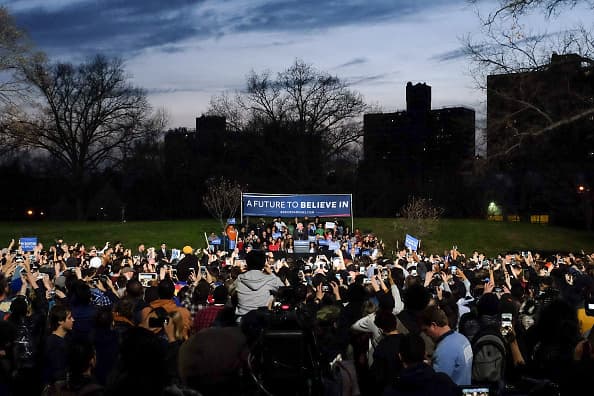 Desde temprano, miles de personas se congregaron en un parque de El Bronx, para escuchar el mensaje de Bernie Sanders.