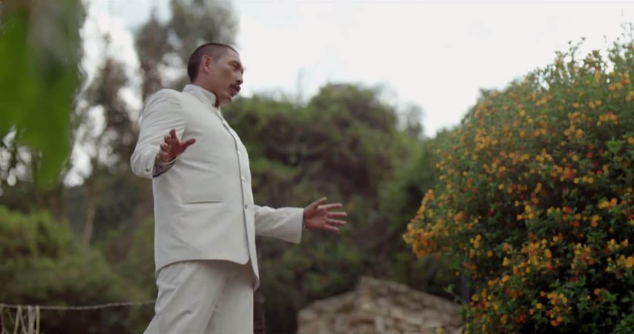 Para el líder de La Familia Michoacana es la fe y no el dinero, lo que lo une y le garantiza la lealtad de quienes trabajan a su servicio. Un templo iluminado con velas y un podio, son el escenario en el que decenas de personas escuchan su prédica.