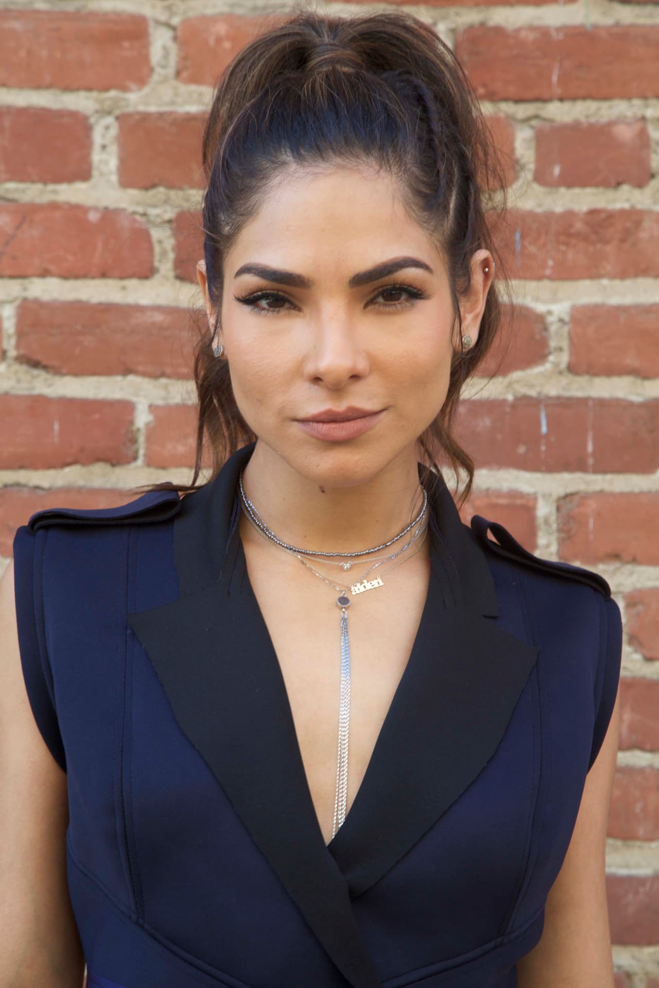 Alejandra Espinoza sabe cómo conquistar al público con cada uno de los atuendos que presenta noche a noche en La Reina de la Canción. Aquí te presentamos algunos de los más memorables.